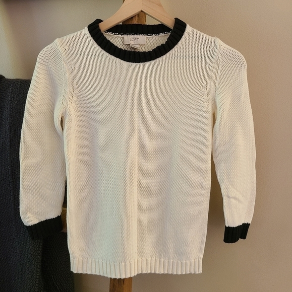 LOFT Sweaters - 3/$20 Loft Cream Colorblock Sweater Size XS